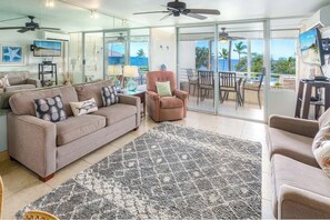 Smart TV - Panoramic Ocean Views, 150 Feet from Kamaole I Beach, Rooftop Deck, AC (Kihei)
