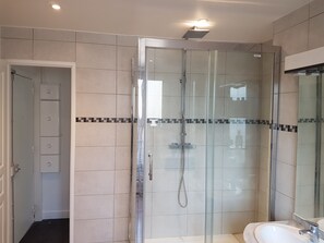 Shower, hair dryer, towels, soap - Flat 30 min Disneyland and 10 min center Paris (Vincennes)