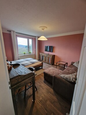 3 Schlafzimmer, Schreibtisch, Bügeleisen/Bügelbrett, kostenloses WLAN