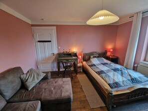 3 soverom, skrivebord, strykejern/-brett og wi-fi (inkludert)