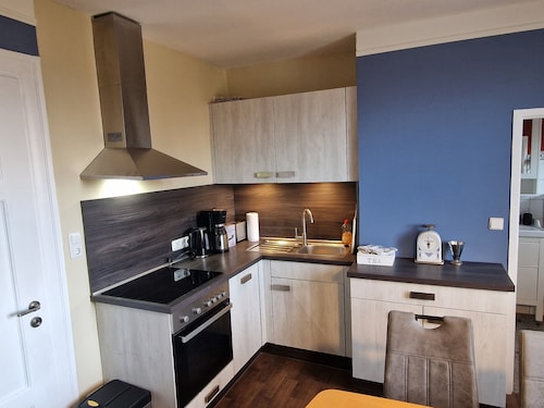 3 rooms for up to 10 people. Close to the city in the countryside with a view of the Müngsten Bridge