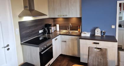 3 rooms for up to 10 people. Close to the city in the countryside with a view of the Müngsten Bridge