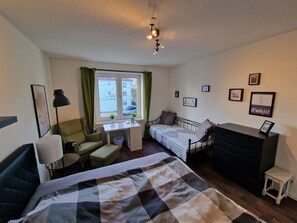 3 bedrooms, desk, iron/ironing board, free WiFi