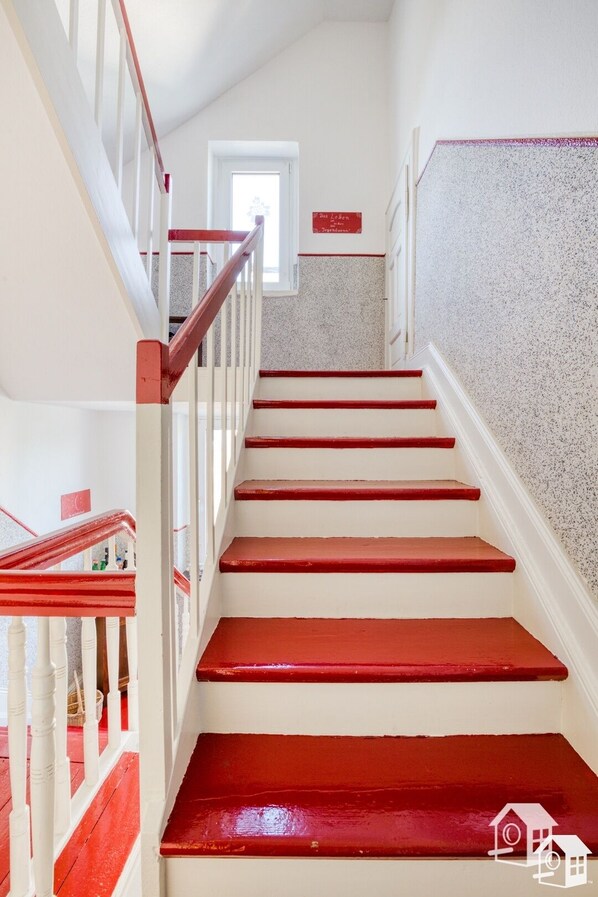 Interior - 3 rooms for up to 10 people. Close to the city in the countryside with a view of the Müngsten Bridge (Solingen)