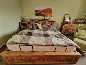 3 bedrooms, desk, iron/ironing board, free WiFi - 3 rooms for up to 10 people. Close to the city in the countryside with a view of the Müngsten Bridge (Solingen)