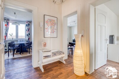 3 rooms for up to 10 people. Close to the city in the countryside with a view of the Müngsten Bridge