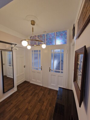 Interior - 3 rooms for up to 10 people. Close to the city in the countryside with a view of the Müngsten Bridge (Solingen)