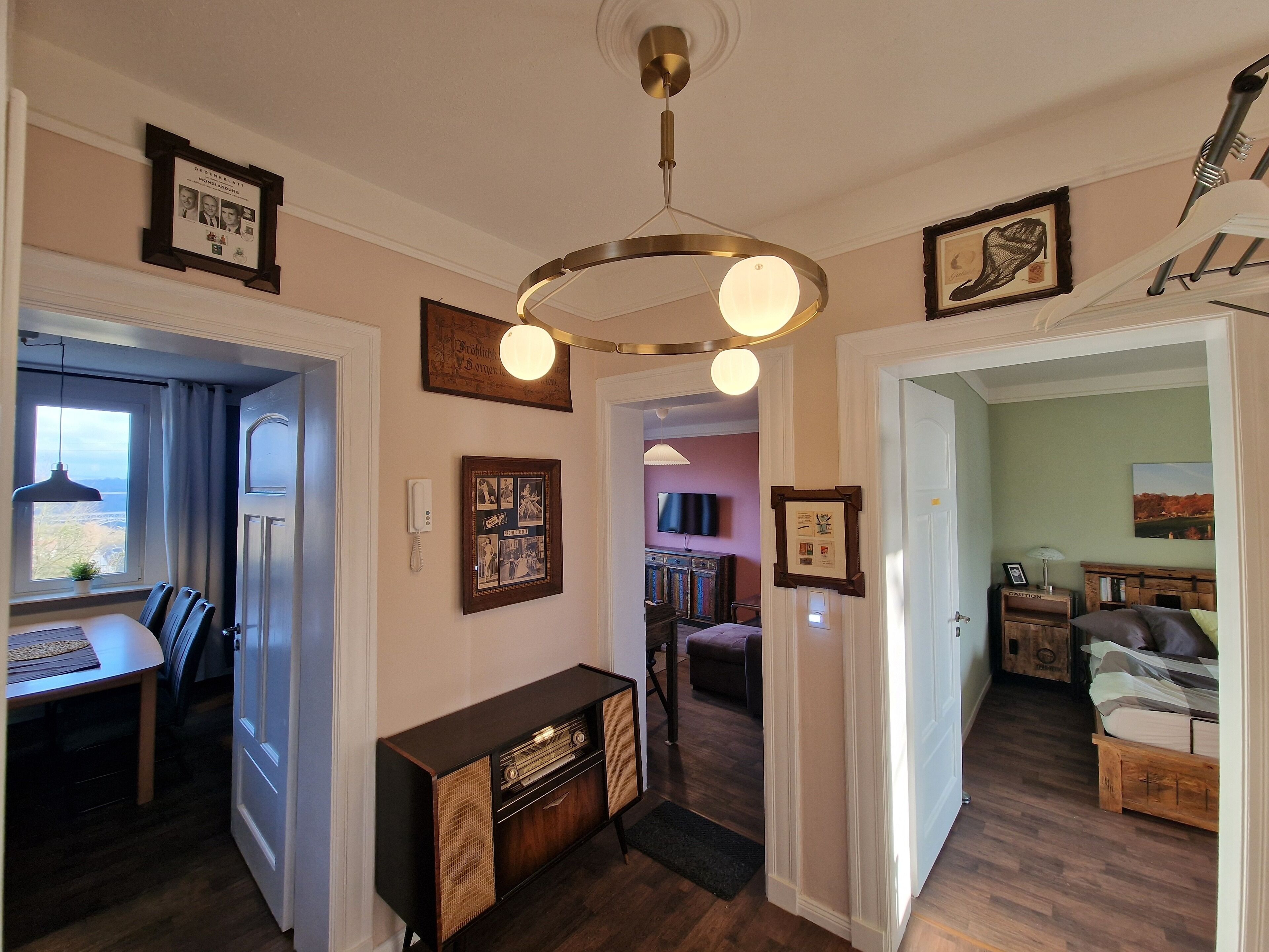 3 habitaciones, escritorio, tabla de planchar con plancha y wifi gratis 