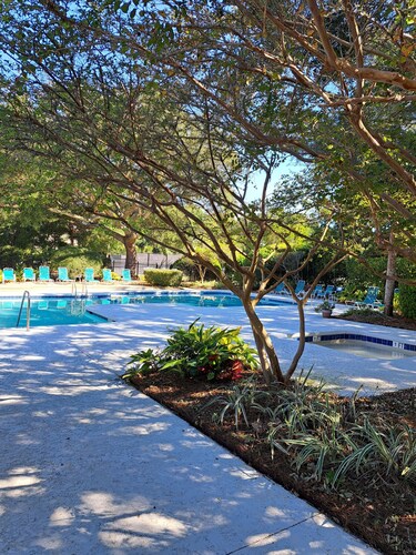 Freshly Updated 2 Bed/2 Bath 