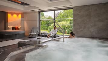 Indoor spa tub
