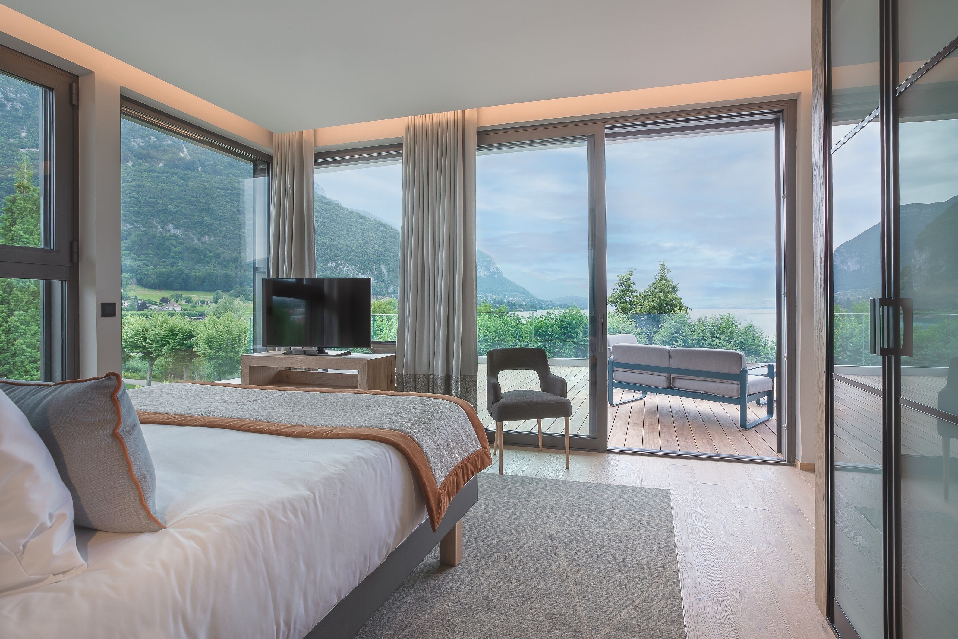 Penthouse avec terrasse - Côté Lac | 高級寝具、セレクト コンフォート製ベッド、セーフティボックス (室内)、デスク