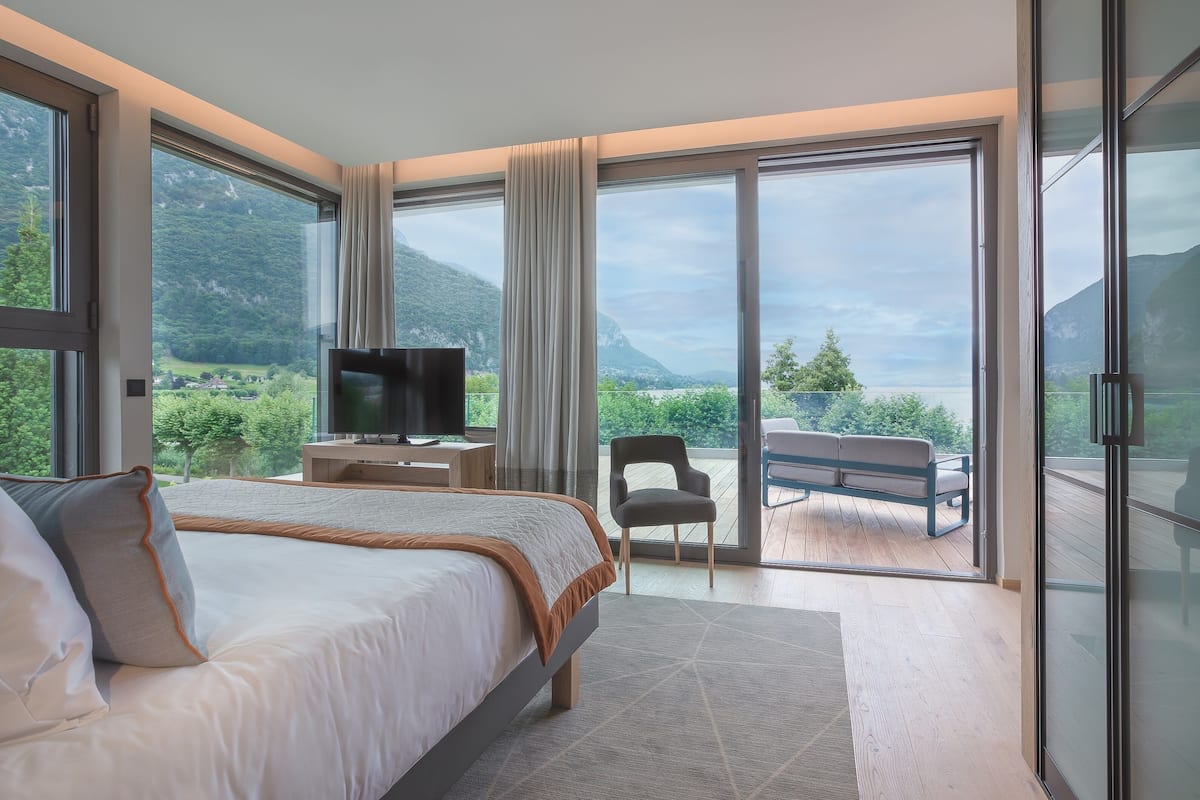 panoramic room, terrace, lake view | 1 bedroom, premium bedding, select comfort beds, in-room safe