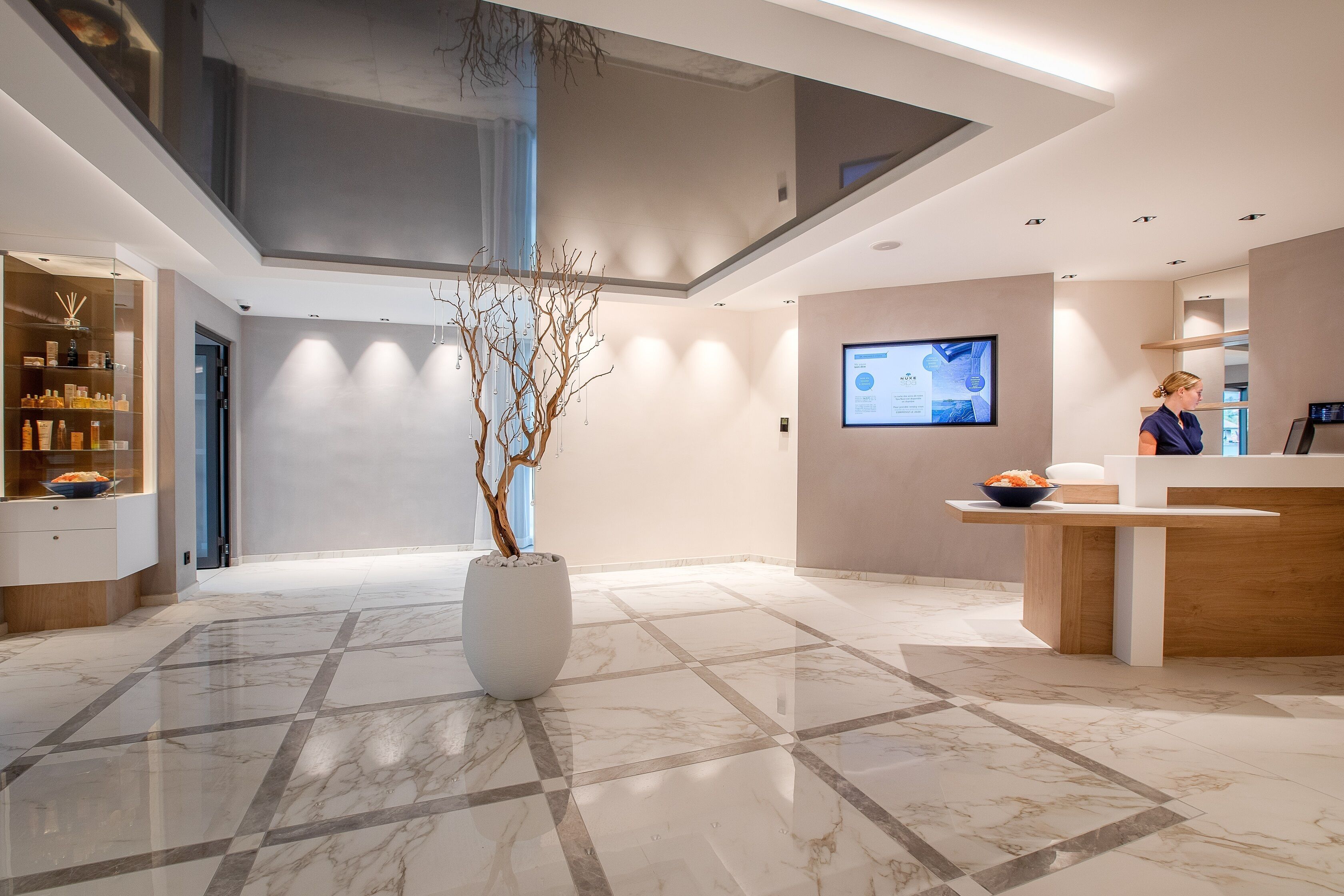 couples treatment room(s), body treatments, deep-tissue massages