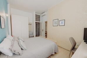 Chambre classique, 1 lit double | Lit de bébé (gratuit), accès au Wi-Fi (inclus), literie fournie