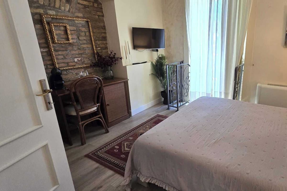 Basic Room, 1 Katil Kelamin (Double) | 1 bilik tidur, katil bayi/kot (percuma), Wi-fi percuma, cadar katil