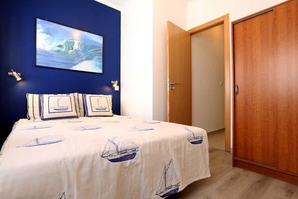 1 chambre, fer et planche à repasser, Wi-Fi gratuit, draps fournis