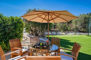 Outdoor dining - Exclusive villa with padel court [03] (Lagos)