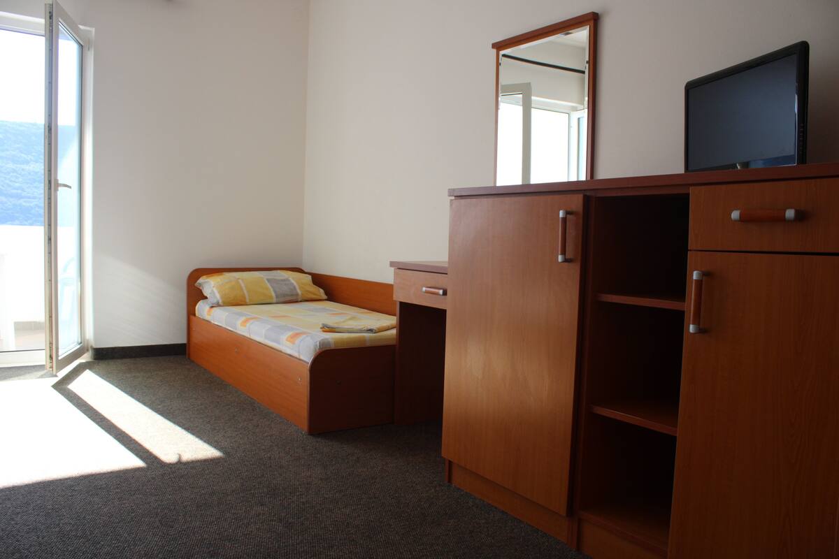 City Room | WiFi (free), bed sheets