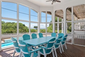 Outdoor dining - 7th Heaven: Private Pool, Spa, Game Room (Corolla)