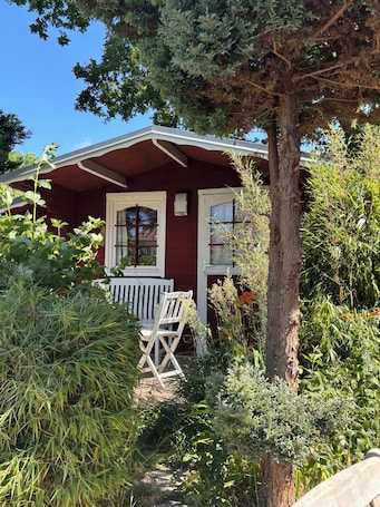 Terrace/patio. Für Familien, Freunde, Kinder. Großer Garten, 5 Schlafzimmer, Kamin. Zentral!