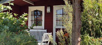 For families, friends, children. Large garden, 4/5 bedrooms, fireplace. Central!