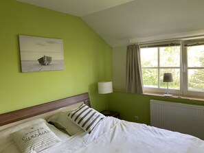 5 bedrooms, iron/ironing board, travel crib, free WiFi - For families, friends, children. Large garden, 4/5 bedrooms, fireplace. Central! (Prerow)