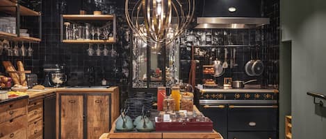 Frukost att ta med varje dag (EUR 18 per person)