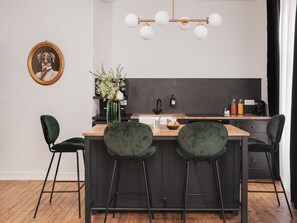 Copenhague - Appartement 2 Chambres | ครัวส่วนตัว | ตู้เย็น, ไมโครเวฟ, เตาอบ, เครื่องชงกาแฟเอสเปรสโซ