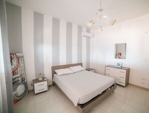 3 bedrooms, iron/ironing board, travel crib, free WiFi