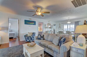 Smart TV - Catch N' Relax in this 4 bedroom Channel Home with Floating Dock (North Myrtle Beach)