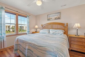 4 slaapkamers, een strijkplank/strijkijzer, wifi, beddengoed