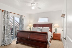 5 bedrooms, iron/ironing board, WiFi, bed sheets