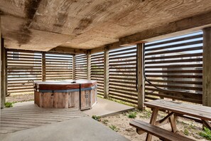 Terrace/patio - Freebird: Oceanside, Ocean Views, Hot Tub (Kill Devil Hills)