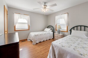 4 chambres, fer et planche à repasser, Wi-Fi, draps fournis