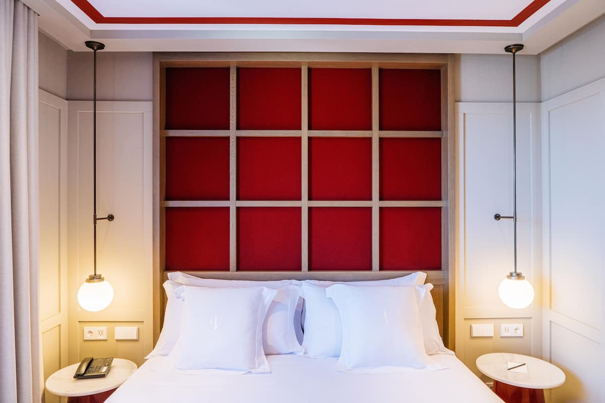Premium bedding, down comforters, minibar, in-room safe