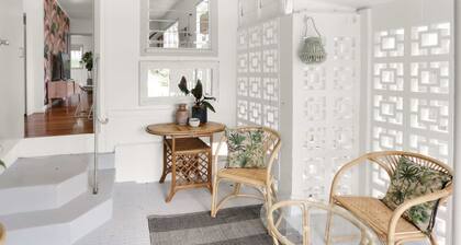 Stylish & Pet-Friendly Getaway – Your Tropical Escape Awaits