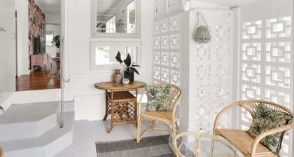 Stylish & Pet-Friendly Getaway – Your Tropical Escape Awaits