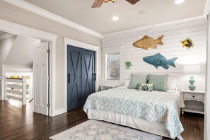 4 bedrooms, iron/ironing board, WiFi, bed sheets