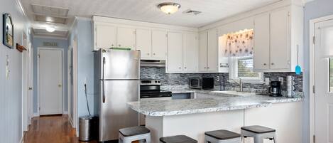 Refrigerador, microondas, horno y parrilla de estufa