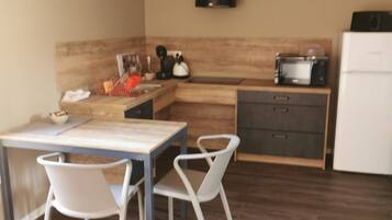 Micro-ondes, cafetière/bouilloire