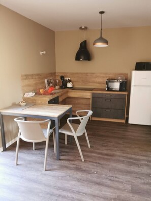 Micro-ondes, cafetière/bouilloire