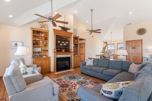 TV, fireplace