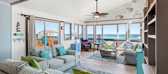 Zane's Beach House: Oceanfront, Spa, Dog Friendly