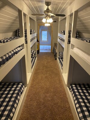 5 Schlafzimmer, Bügeleisen/Bügelbrett, kostenloses WLAN, Bettwäsche