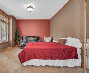 5 bedrooms, iron/ironing board, free WiFi, bed sheets