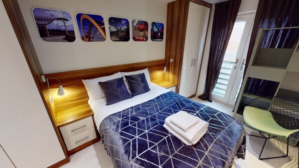 Apartamento Business, 2 habitaciones | 2 dormitorios, escritorio, espacio para trabajar con un portátil