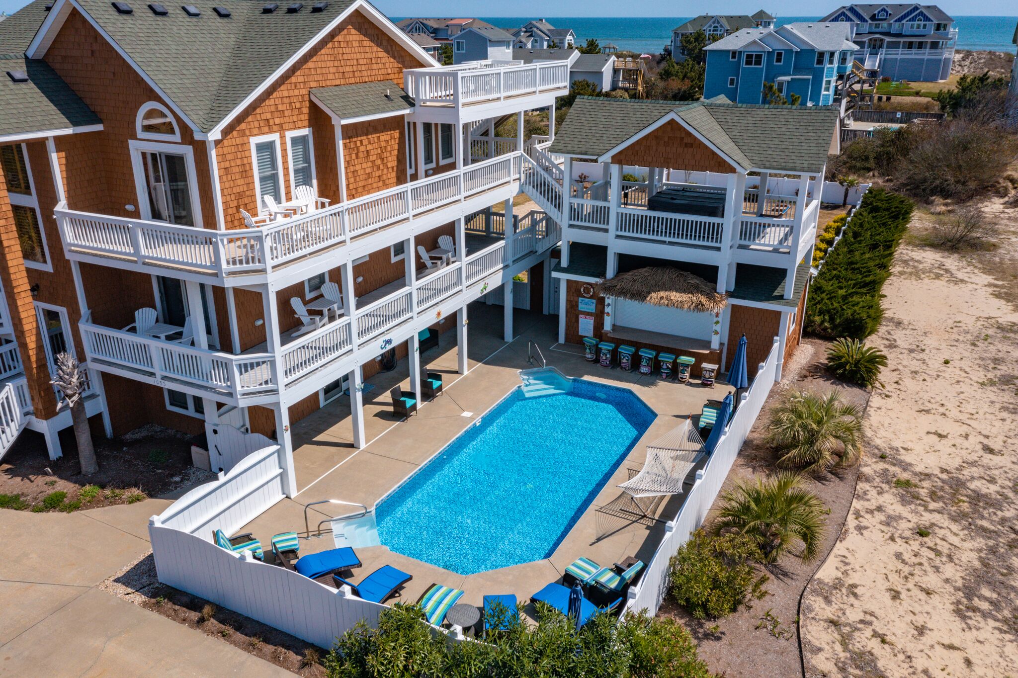 Wish You Were Here: Oceanside, private pool, hot tub, tiki bar, rec room and pet