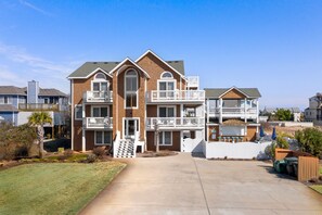 Exterior - Wish You Were Here: Oceanside, Saltwater Pool, Hot Tub, Tiki Bar, Pet-friendly (Corolla)