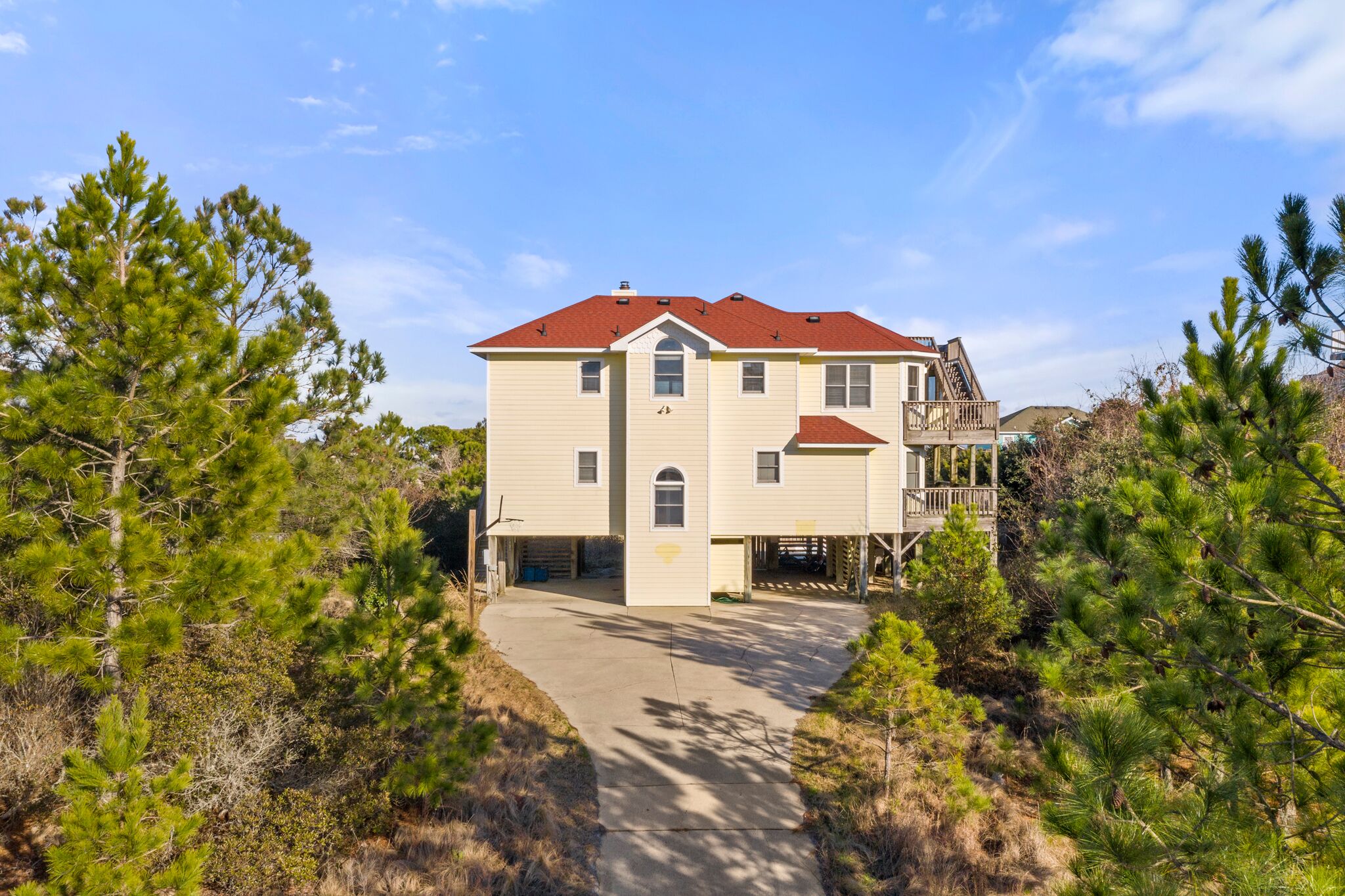 Shore Is Sweet: Oceanside, ocean views, private pool and hot tub, short walk to