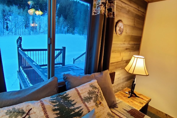 5 dormitoris, planxa i posts de planxar i un bressol de viatge